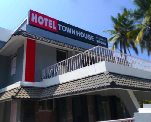 Hotel Sunday - Townhouse Club Airport Trivandrum Thiruvananthapuram Екстер'єр фото