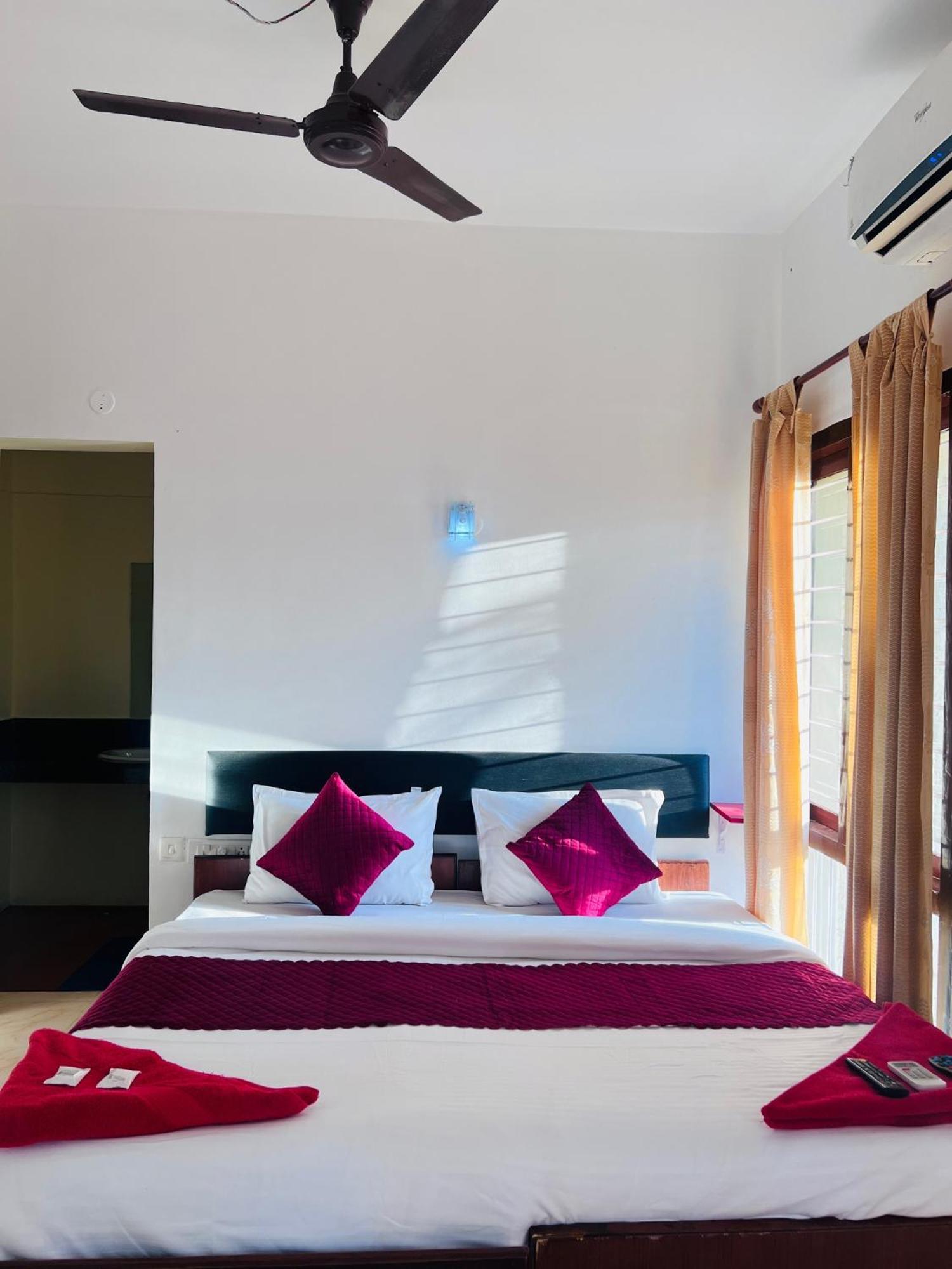 Hotel Sunday - Townhouse Club Airport Trivandrum Thiruvananthapuram Екстер'єр фото