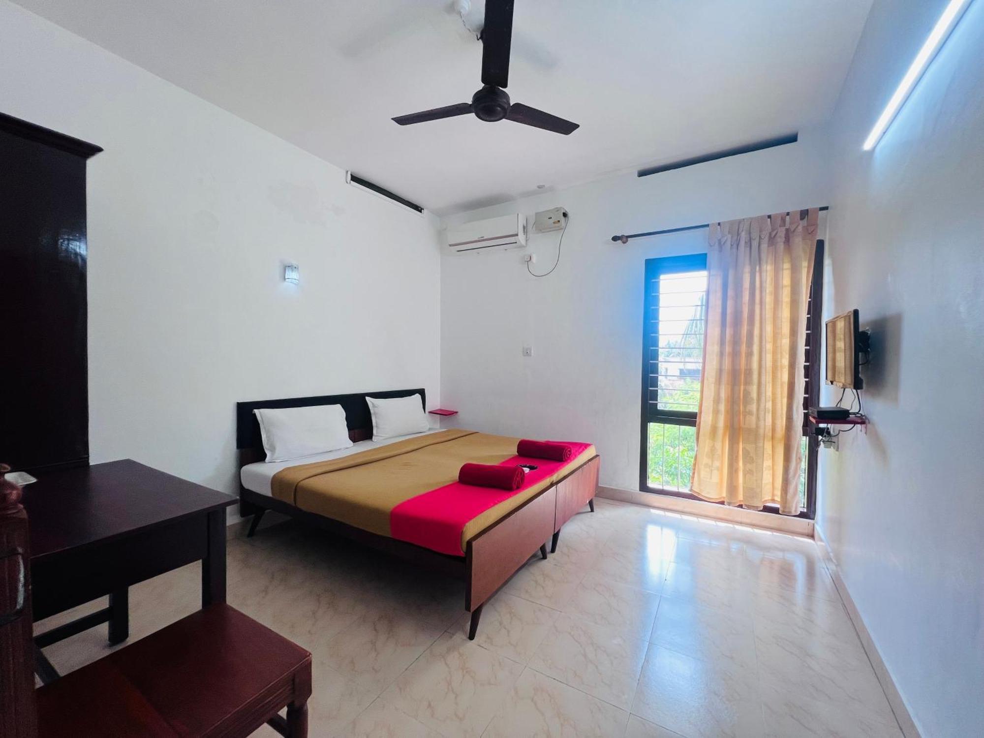 Hotel Sunday - Townhouse Club Airport Trivandrum Thiruvananthapuram Екстер'єр фото