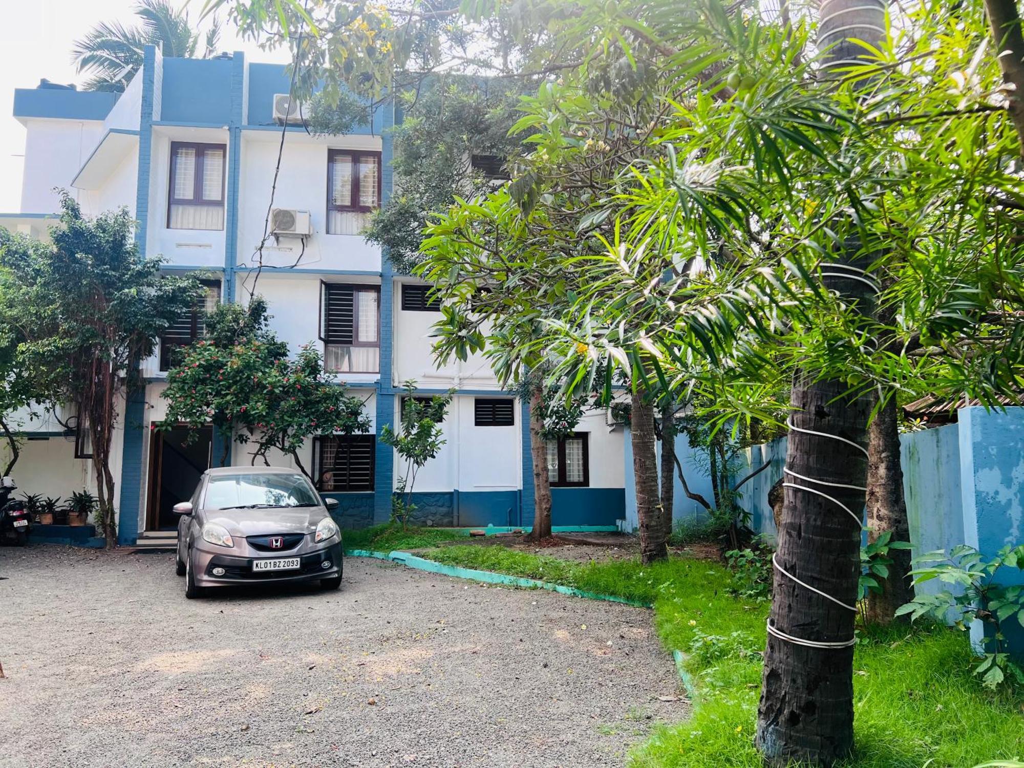 Hotel Sunday - Townhouse Club Airport Trivandrum Thiruvananthapuram Екстер'єр фото