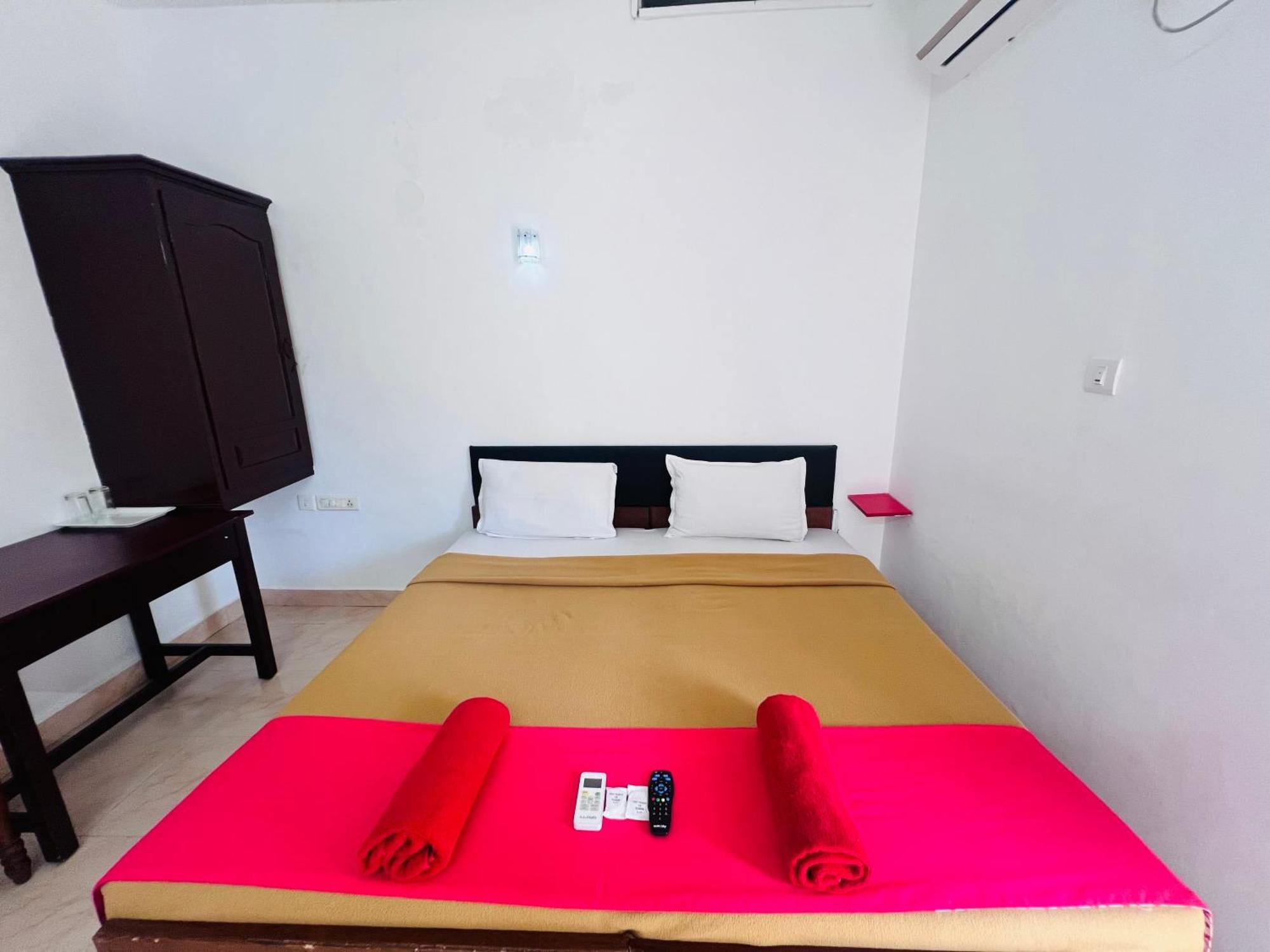 Hotel Sunday - Townhouse Club Airport Trivandrum Thiruvananthapuram Екстер'єр фото