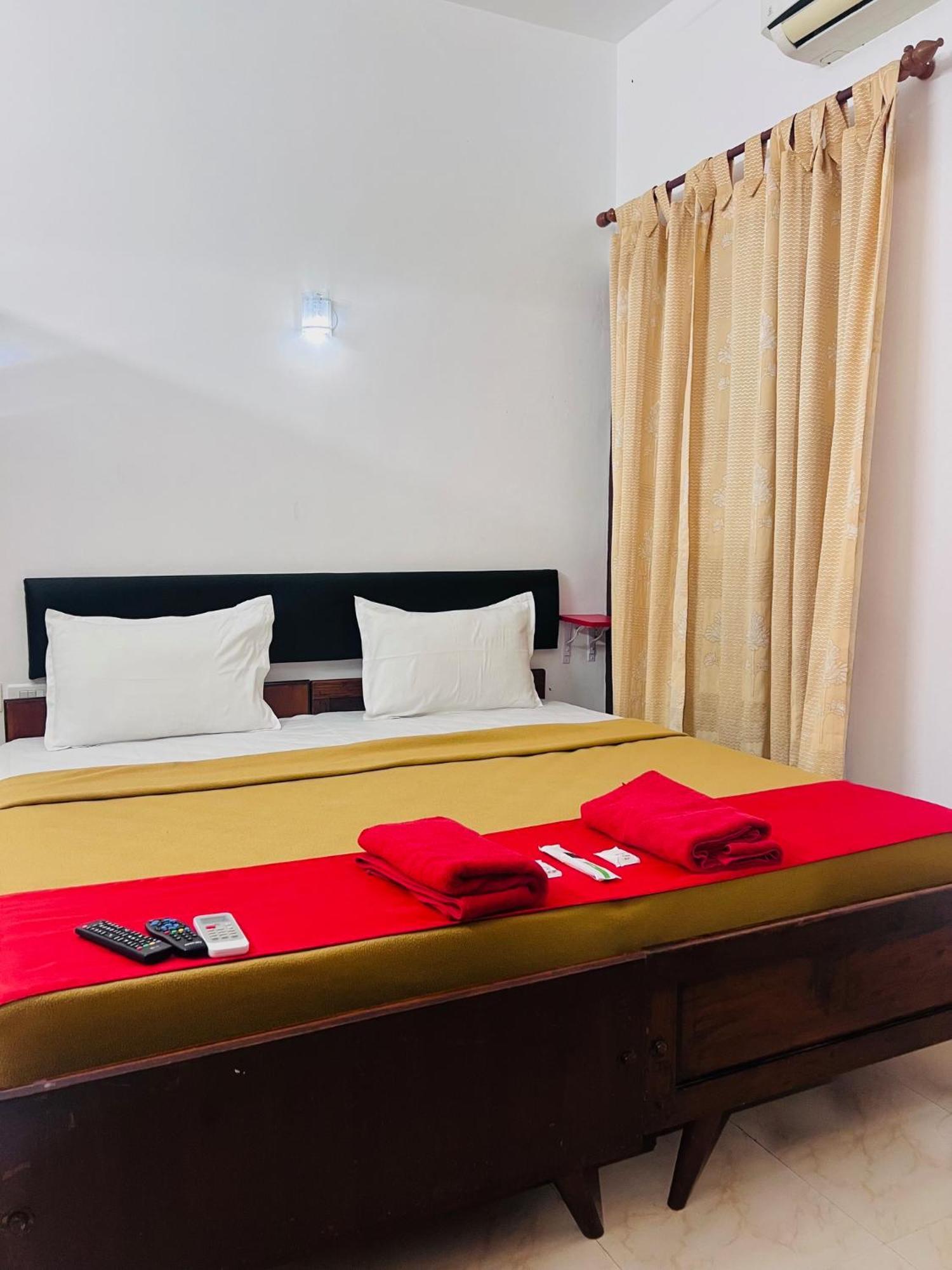 Hotel Sunday - Townhouse Club Airport Trivandrum Thiruvananthapuram Екстер'єр фото