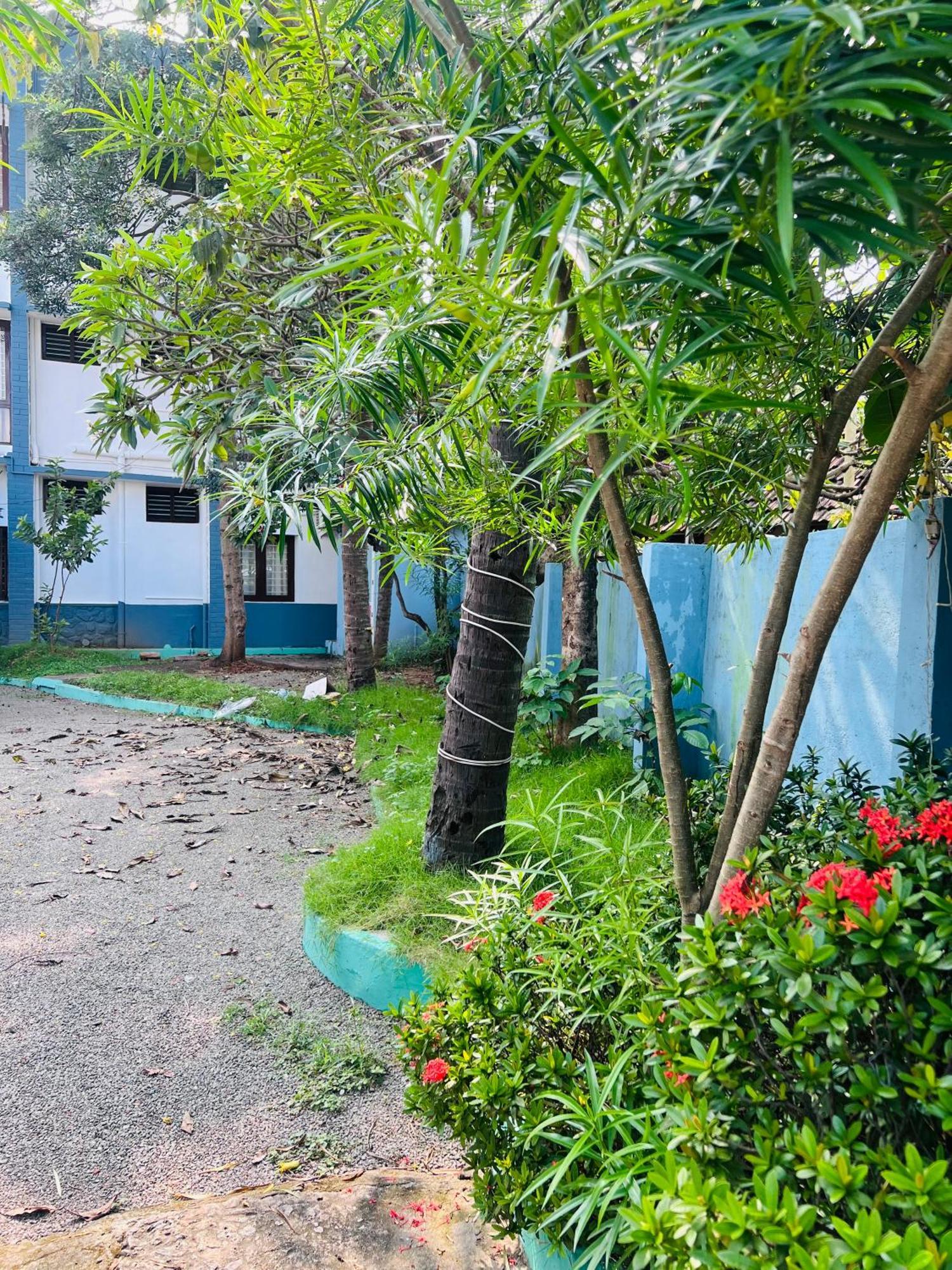 Hotel Sunday - Townhouse Club Airport Trivandrum Thiruvananthapuram Екстер'єр фото