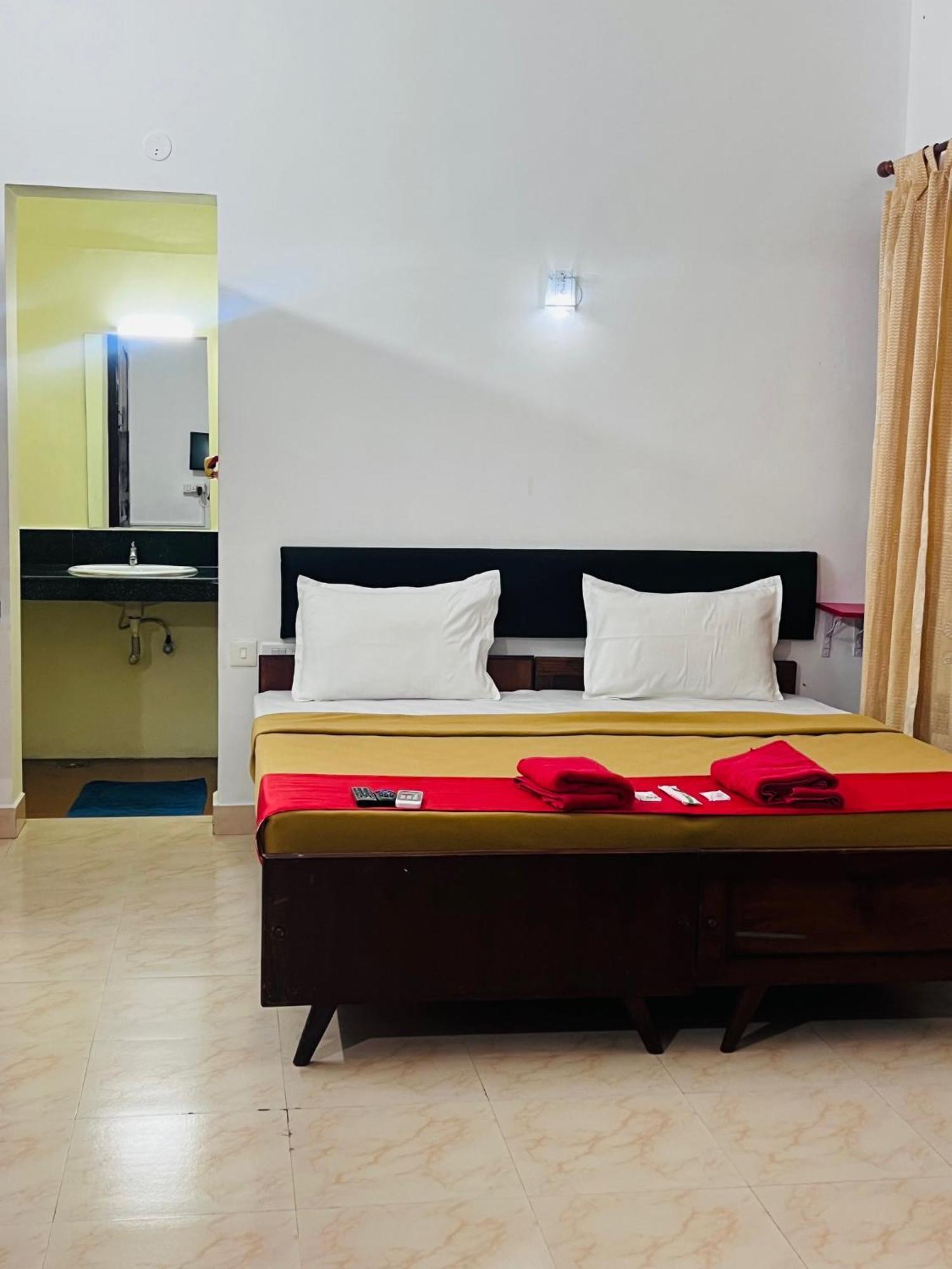 Hotel Sunday - Townhouse Club Airport Trivandrum Thiruvananthapuram Екстер'єр фото
