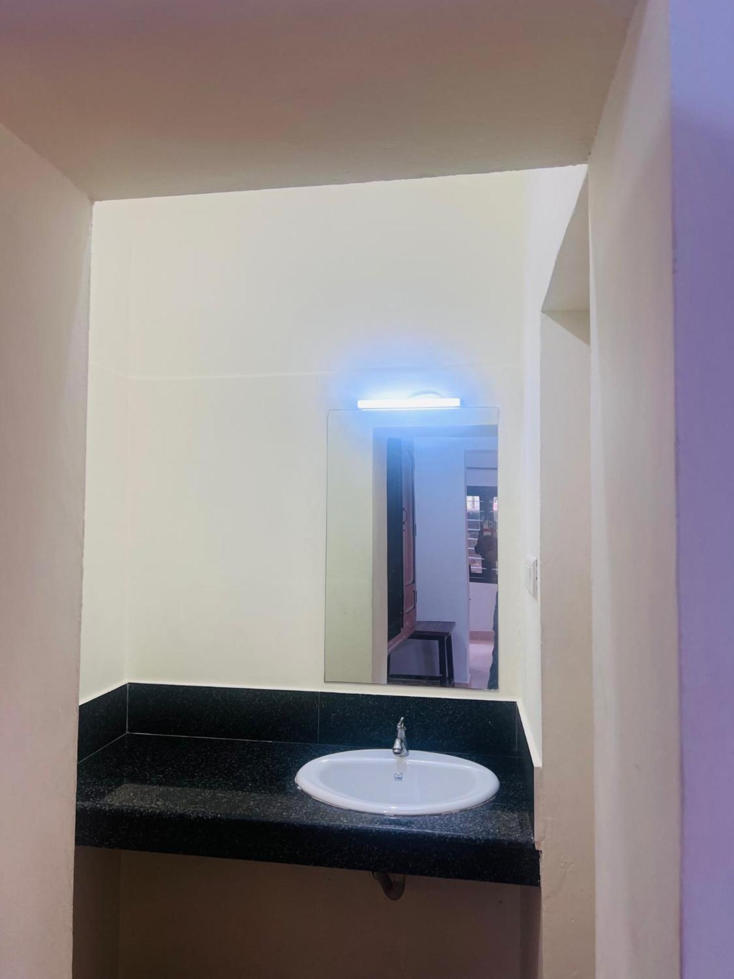 Hotel Sunday - Townhouse Club Airport Trivandrum Thiruvananthapuram Екстер'єр фото