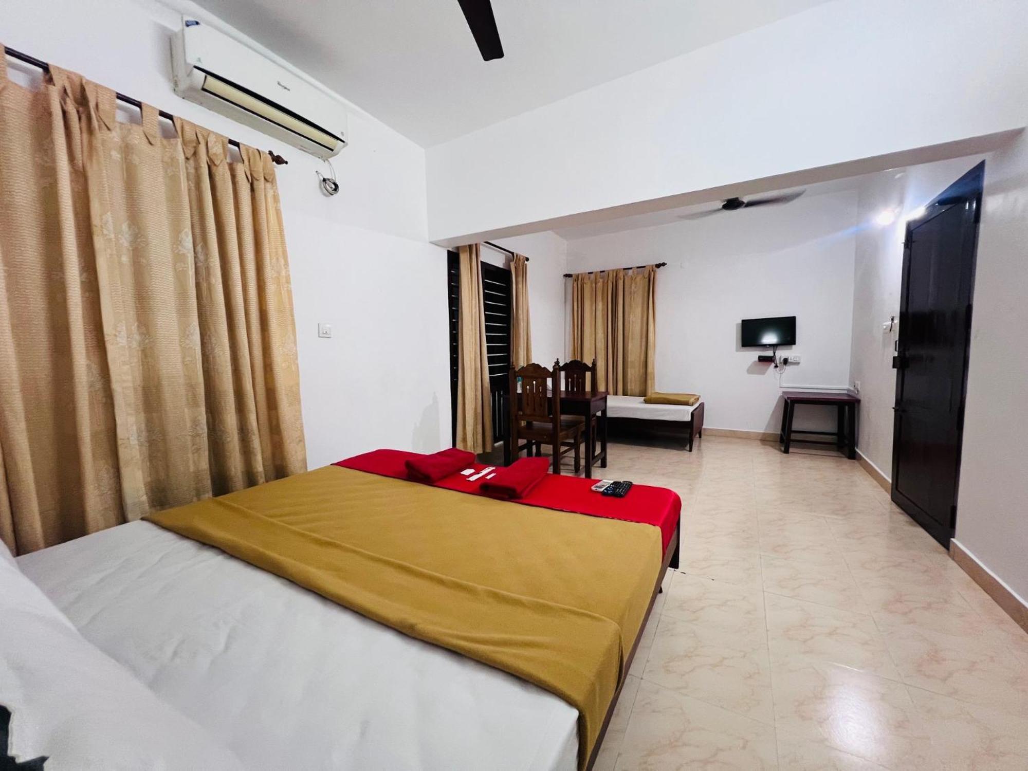 Hotel Sunday - Townhouse Club Airport Trivandrum Thiruvananthapuram Екстер'єр фото