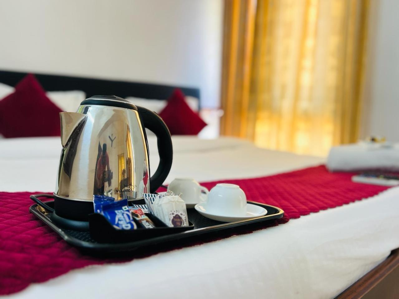 Hotel Sunday - Townhouse Club Airport Trivandrum Thiruvananthapuram Екстер'єр фото