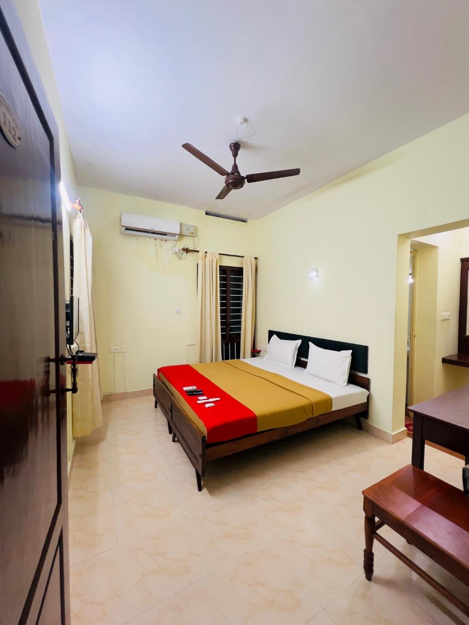 Hotel Sunday - Townhouse Club Airport Trivandrum Thiruvananthapuram Екстер'єр фото